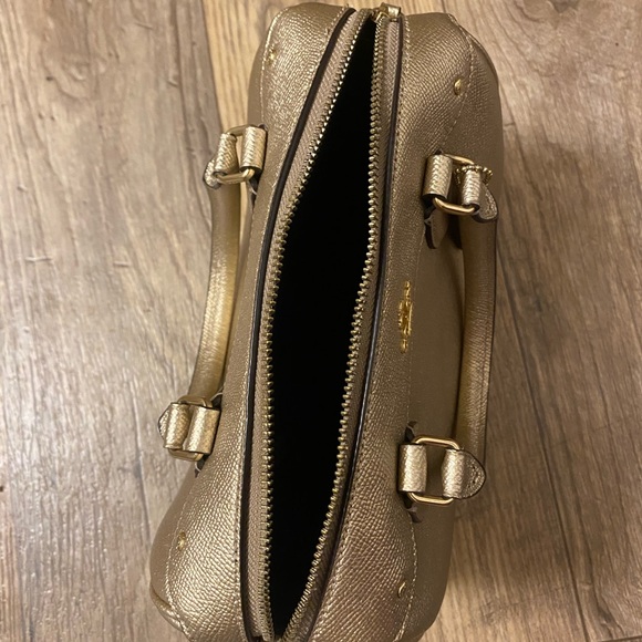 LIKE NEW METALLIC CHAMPAGNE COACH MINI BENNET SATCHEL - Picture 5 of 8